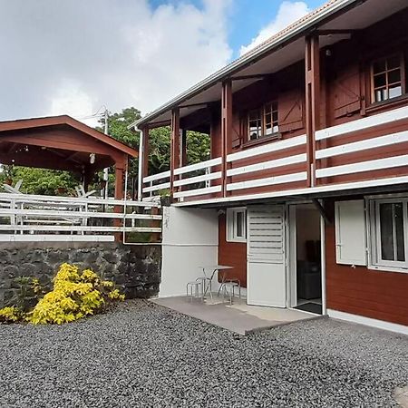 Chalet Des Laves Sainte-Rose Extérieur photo