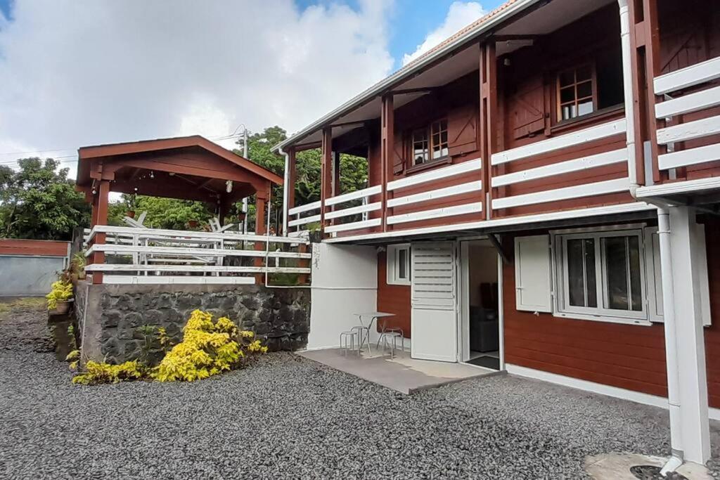 Chalet Des Laves Sainte-Rose Extérieur photo